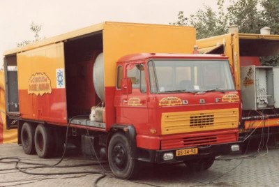 Bassie & Adriaan brandstofwagen.jpg